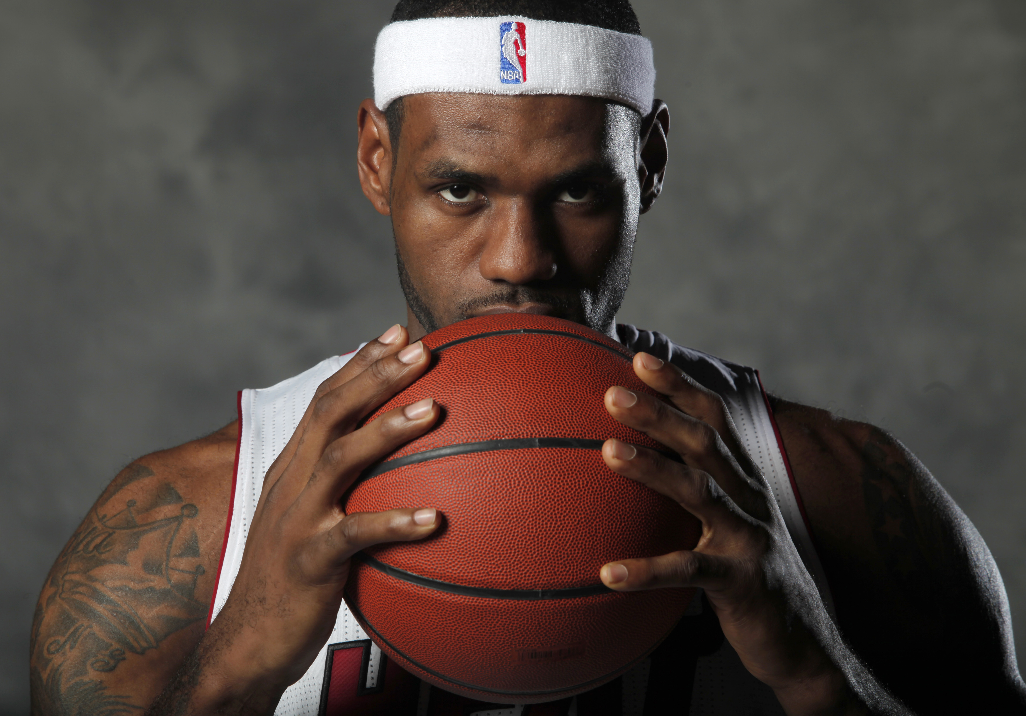 James nba. Баскетболист LEBRON James.